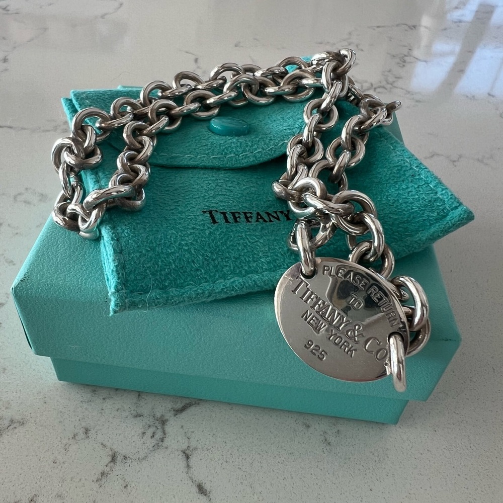 TIFFANY & CO Return to Tiffany™ Oval Tag Necklace
in Sterling Silver, 15.5"